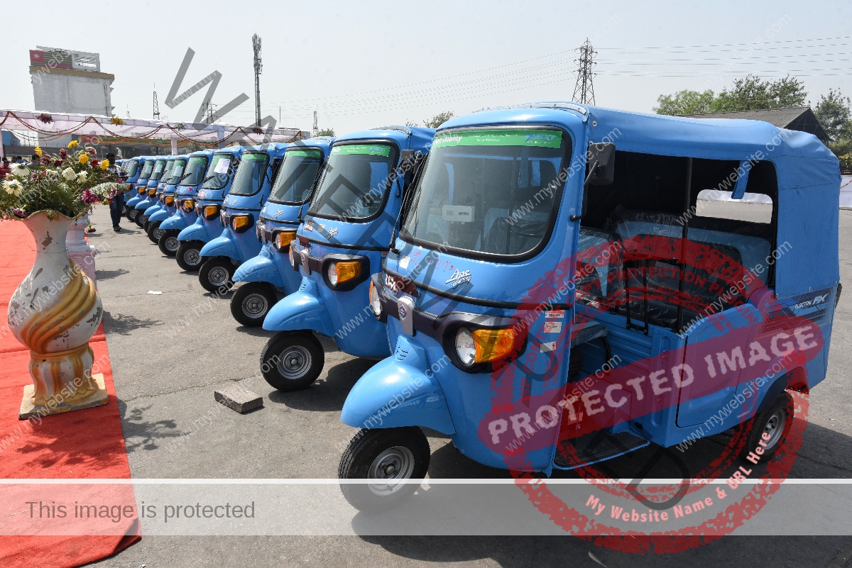electric auto rickshaw in Delhi